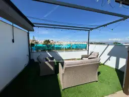 Sunny Townhouse with Rooftop Solarium and Pool in Los Altos - photo 2