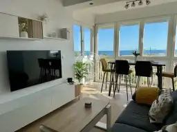 Charming renovated apartment with harbour views in Torrevieja 4