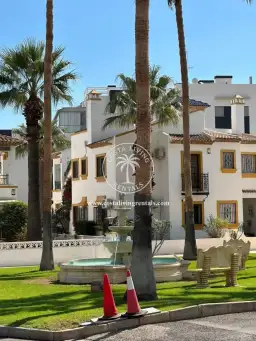 Cozy Renovated Bungalow with Solarium in Villamartín