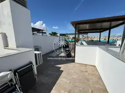 Sunny Townhouse with Rooftop Solarium and Pool in Los Altos - photo 4