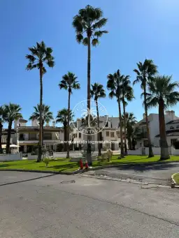 Cozy Renovated Bungalow with Solarium in Villamartín - photo 2